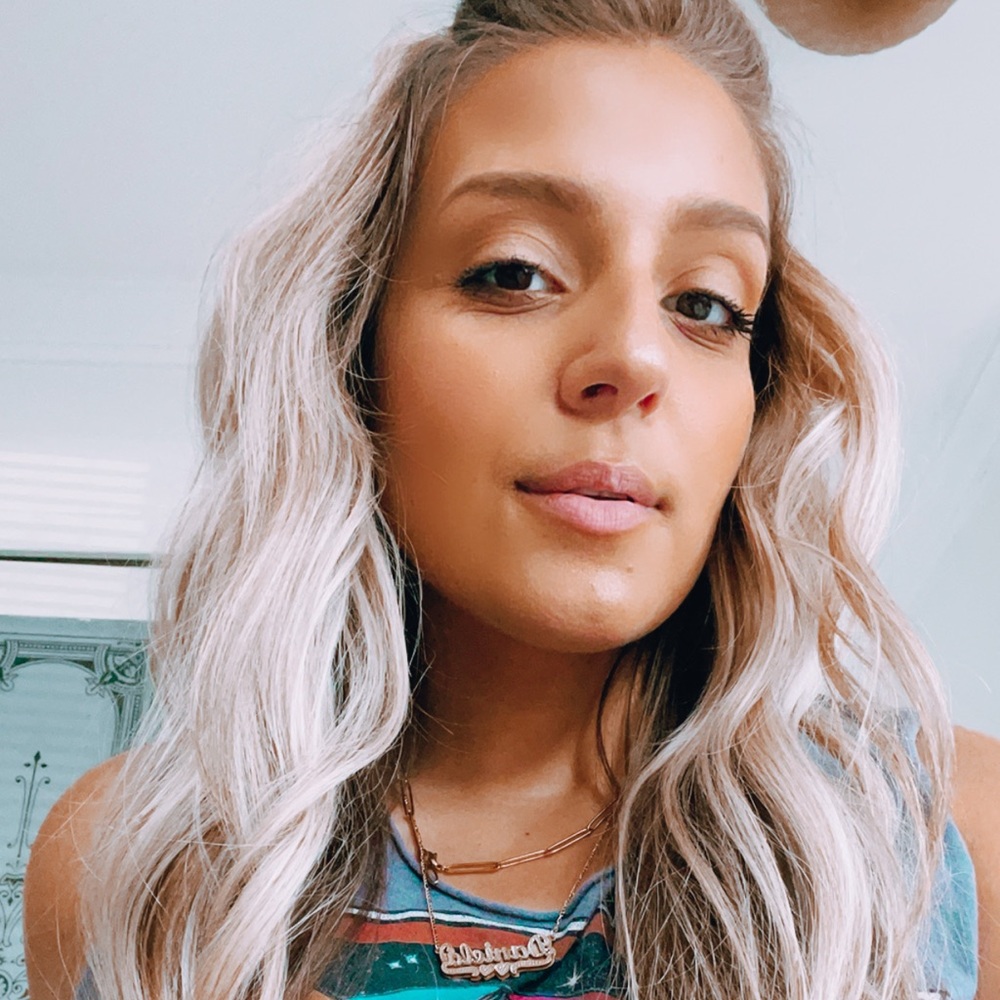 Meet your Posher, Daniela